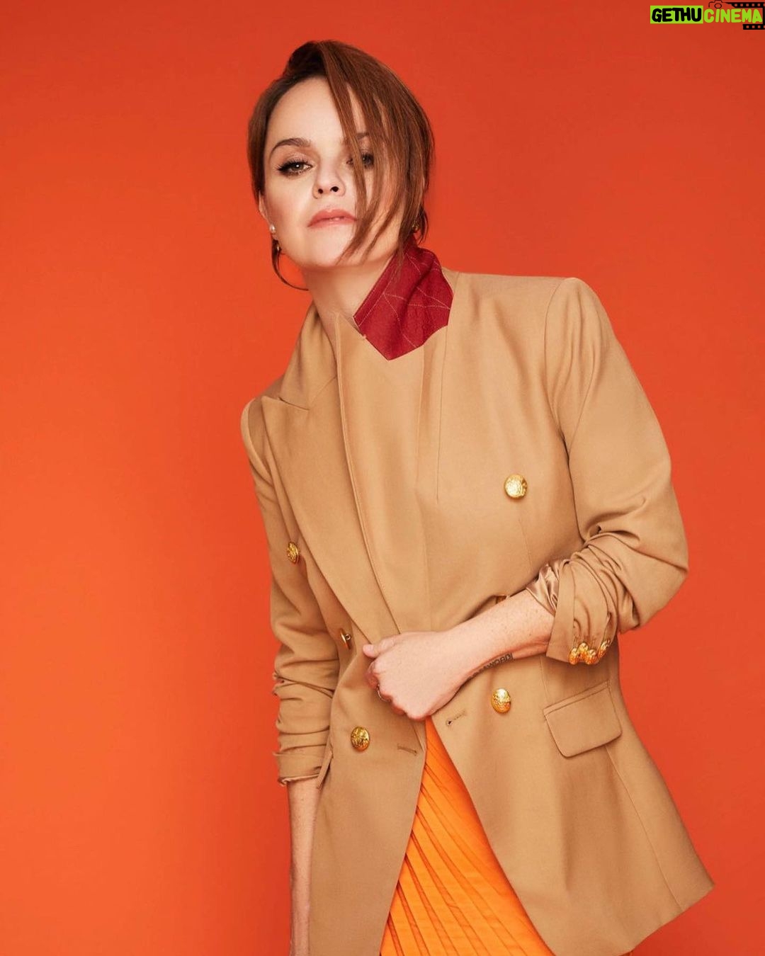 Taryn Manning Instagram - TARYN X LUCIRE #hair @brandonliberati & @vickicasciola @hairtalkusa @hanzonation @randcobleu #makeup @bethfollertmakeup #wardrobestylist @whitemonkeystyle #photographer @josh_fogel @lucire #tarynmanning #brandonliberati #hairtalk #hairtalkusaextensions