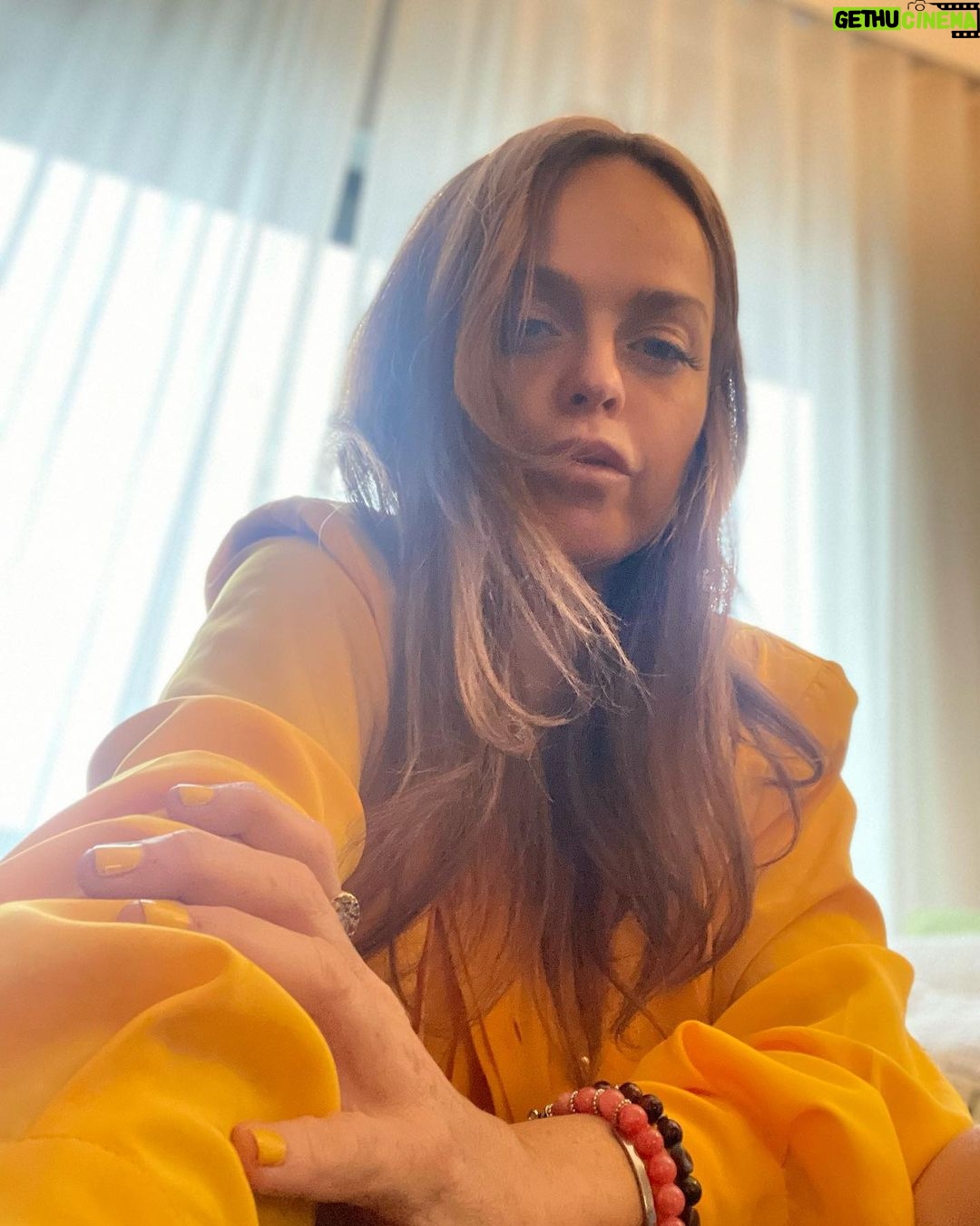 Taryn Manning Instagram - Happy Saturday🌻 Staying positive seeing that I do have a great life, things could be much worse, no doubt about it. Last night seeing all the heroes at the @racetoerasems event truly changed me. I saw the beautiful and courageous @chauntallewis who went thru such a tragedy one night after we were all chillin at the club! She's a true miracle angel. Follow her! Wait till you see what @tommyhilfiger has created!!! Its all overwhelming it's all so good:) I wanted to mostly thank my amazing friends and more importantly the hair genuisness they possess. Thank you for making me and so many others feel like a trillion bucks daily. I thank you from the top of my heart ❤️ @brandonliberati @vickicasciola #hairmafia #stillgoodpeopleleft and thank you @alilasky for throwing the event and for the invite! #queenbee
