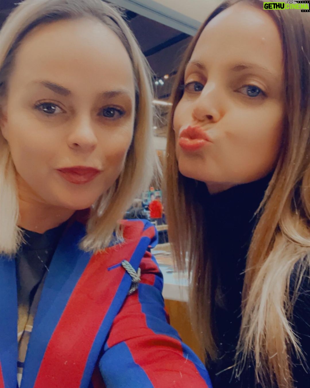 Taryn Manning Instagram - I had an awesome weekend being neighbors with my pal @menasuvari at #lexingtoncomiccon ๐ค๐ฆนโโ๏ธโก๏ธ๐ Lexington, Kentucky