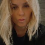 Taryn Manning Instagram - Love vibrating higher w @brandonliberati @vickicasciola this evening, my favorite thing to do ❤️ #hairmafia