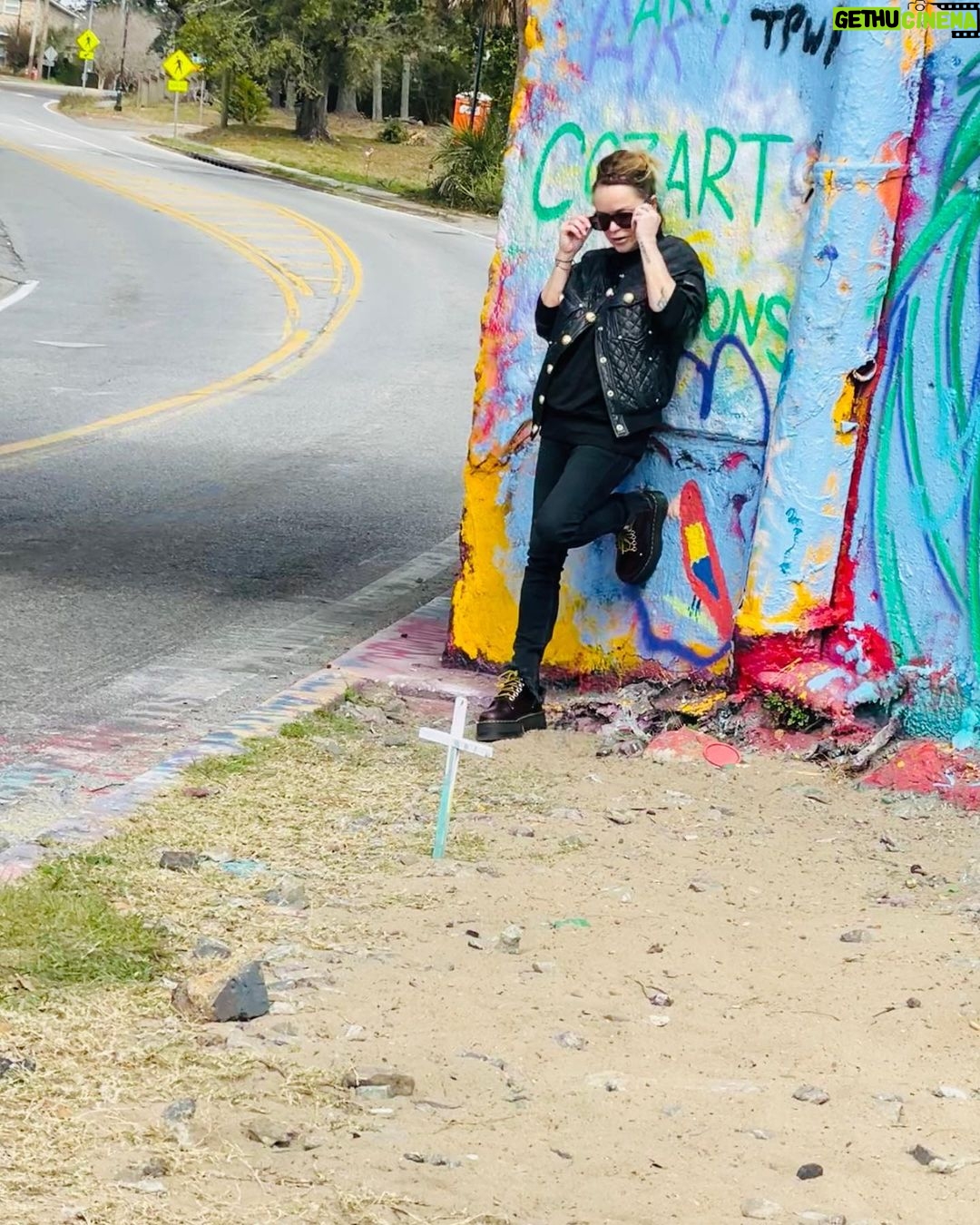 Taryn Manning Instagram - Bye #pensacola #graffitibridgepensacola 🎨