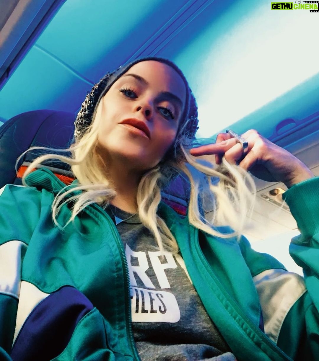Taryn Manning Instagram - Yay it’s Friday! I wish I was on my way to a 3 day music festival right now, rage and just #getlost
