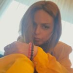 Taryn Manning Instagram – Happy Saturday🌻 Staying positive seeing that I do have a great life, things could be much worse, no doubt about it. Last night seeing all the heroes at the  @racetoerasems event truly changed me. I saw the beautiful and courageous @chauntallewis who went thru such a tragedy one night after we were all chillin at the club! She’s a true miracle angel. Follow her! Wait till you see what @tommyhilfiger has created!!! Its all overwhelming it’s all so good:) I wanted to mostly thank my amazing friends and more importantly the hair genuisness they possess. Thank you for making me and so many others feel like a trillion bucks daily. I thank you from the top of my heart ❤️ @brandonliberati @vickicasciola #hairmafia #stillgoodpeopleleft and thank you @alilasky for throwing the event and for the invite! #queenbee