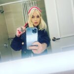 Taryn Manning Instagram – Sunday love day ✝️ @ricomiccon #beautiful #humans #grateful