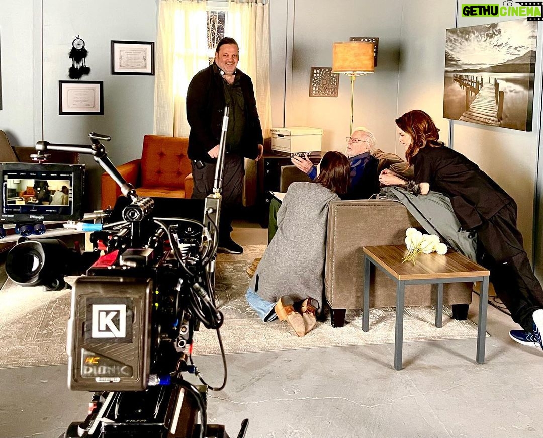 Taryn Manning Instagram - Wonderful day on set of #skulleton 💀#storytime with #brucedern #shawneesmith @antenovakovic4 @robcsimmons @laura_la_barbato @gaudiosojames @jk_duh @tyrese 😁 #happy 🎬🎥🍿#moviemaking This is a good one! Wolfpack Studios