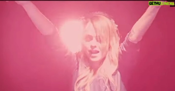 Taryn Manning Instagram - Happy New year 🎈🎆🎊 #2023 #sendmeyourlove @sultanshepard 😁😘