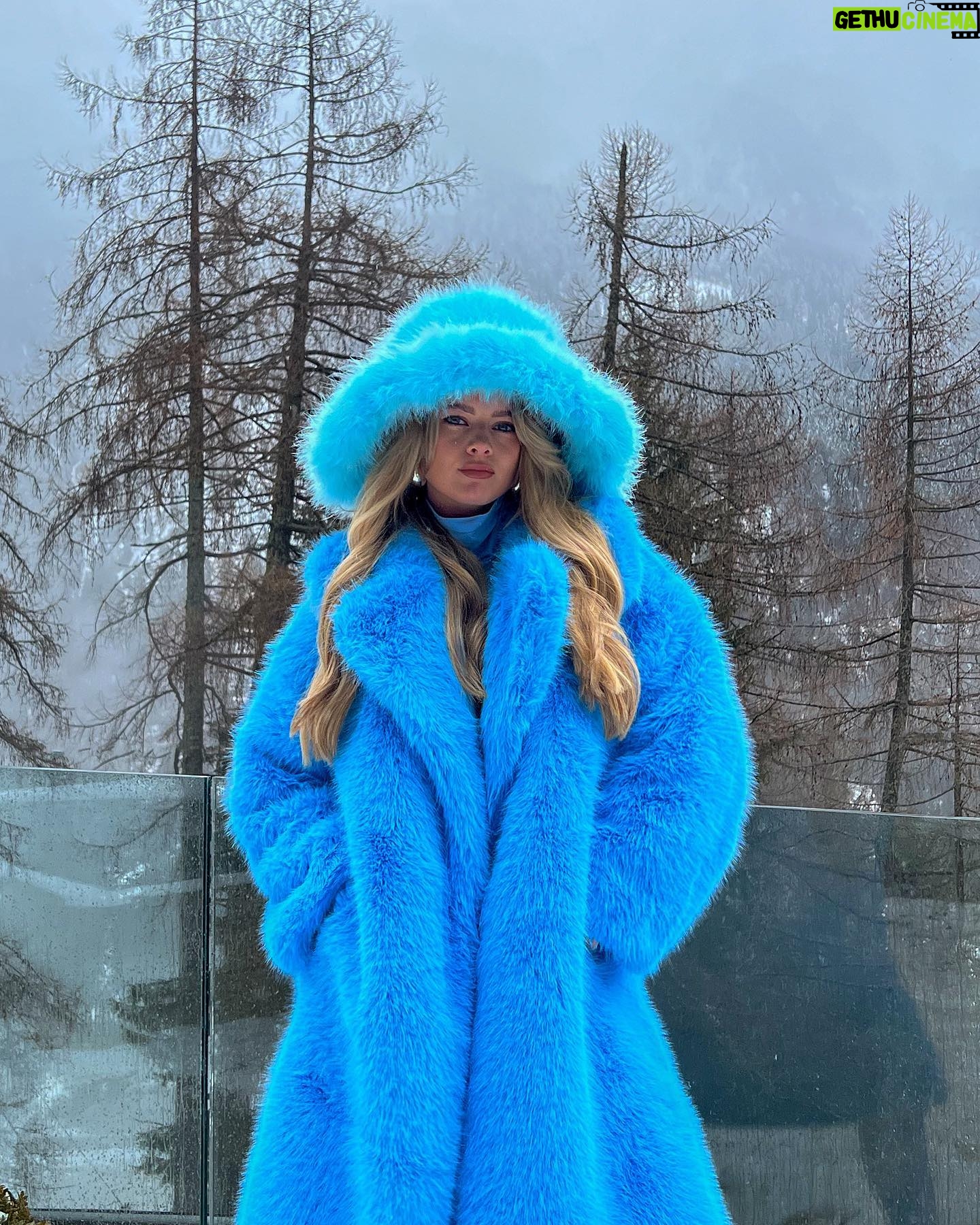 Tasha Ghouri Instagram - Someone call 999 there’s a Smurf on the loose