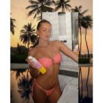 Tasha Ghouri Instagram - AD| Dreamy sun care, scents and textures that transport you places, whatever the weather. Loving the NEW Rio Radiance SPF 50 Body Collection ☁️💕💞💘💗 @soldejaneiro
