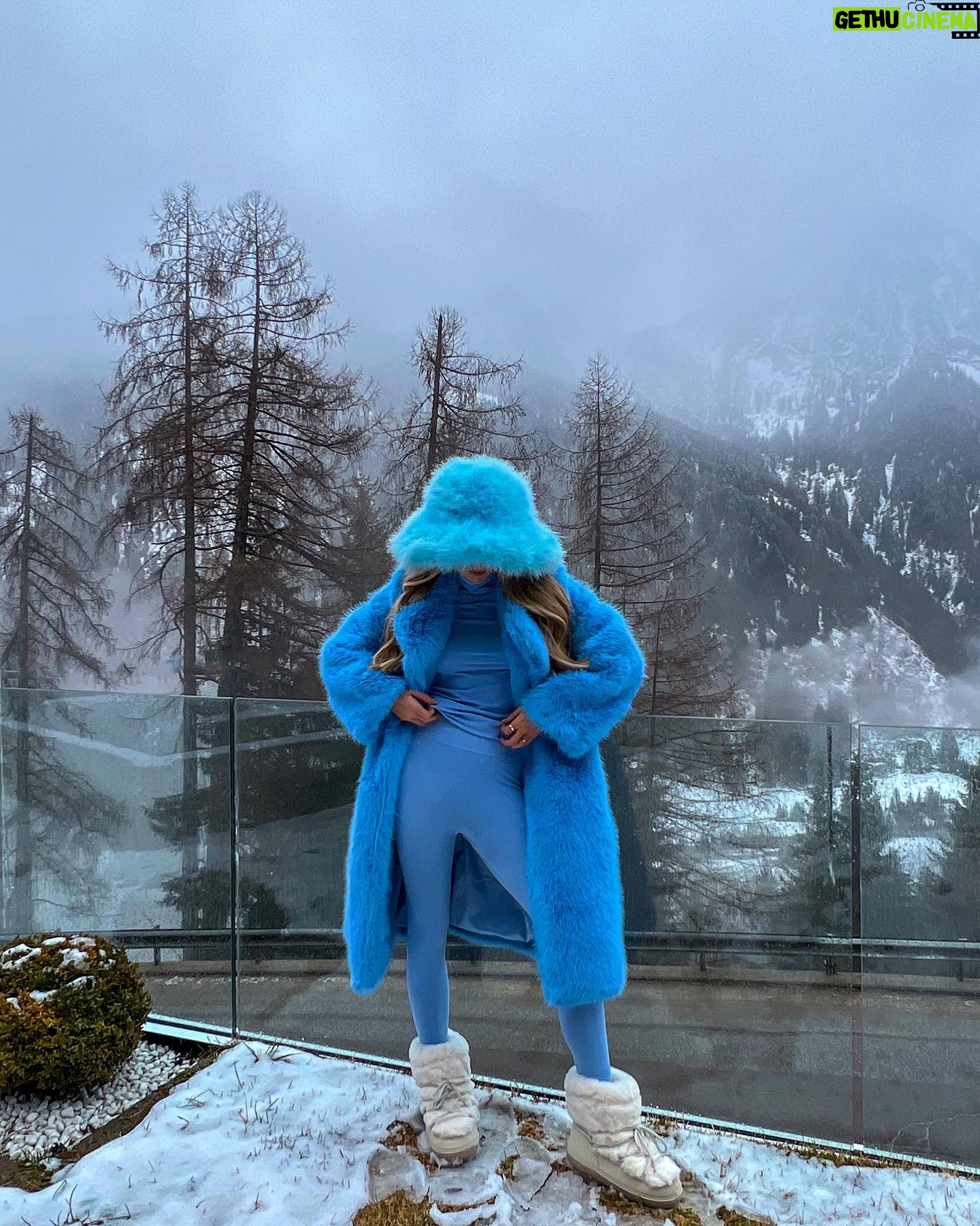 Tasha Ghouri Instagram - Someone call 999 there’s a Smurf on the loose
