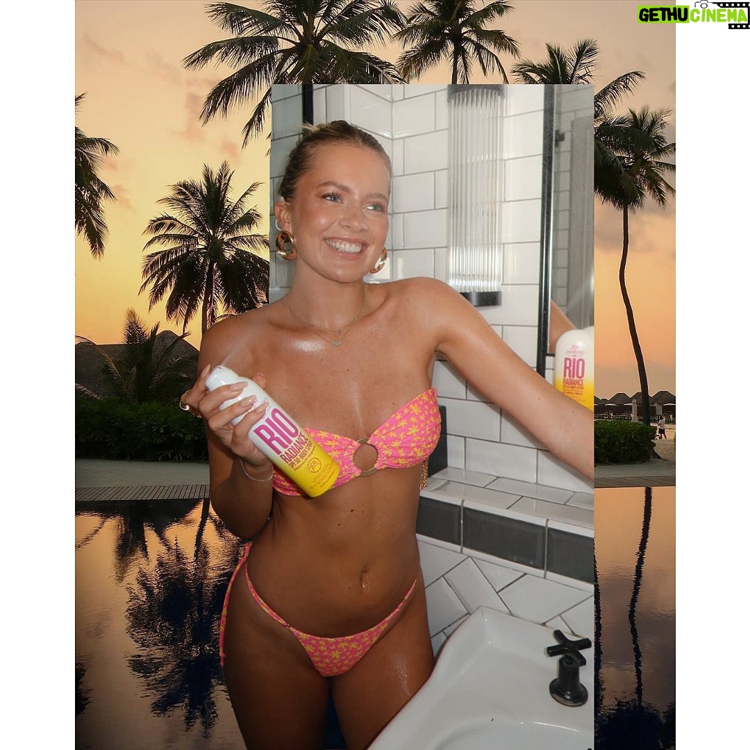 Tasha Ghouri Instagram - AD| Dreamy sun care, scents and textures that transport you places, whatever the weather. Loving the NEW Rio Radiance SPF 50 Body Collection ☁️💕💞💘💗 @soldejaneiro