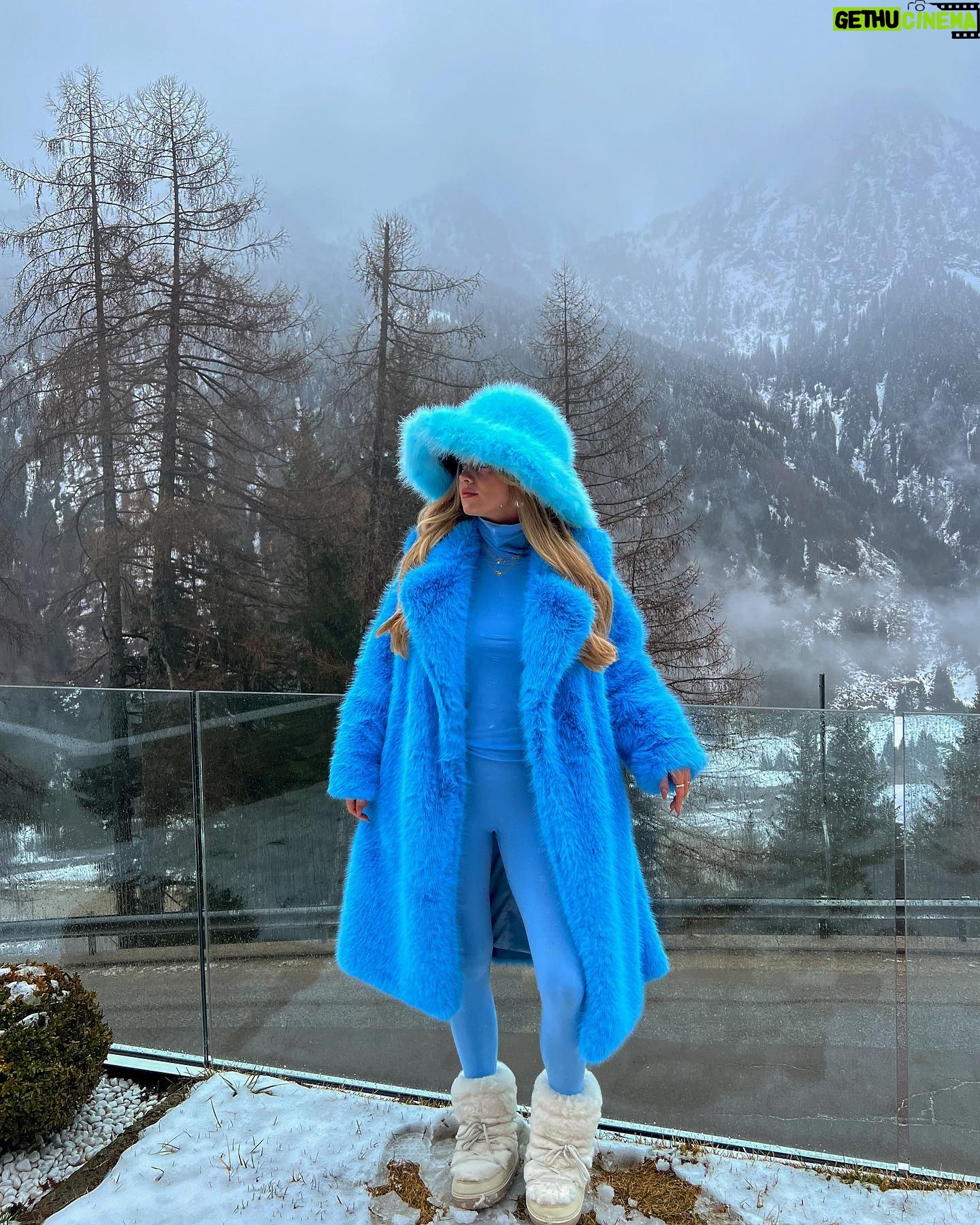 Tasha Ghouri Instagram - Someone call 999 there’s a Smurf on the loose