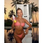 Tasha Ghouri Instagram - AD| Dreamy sun care, scents and textures that transport you places, whatever the weather. Loving the NEW Rio Radiance SPF 50 Body Collection ☁️💕💞💘💗 @soldejaneiro