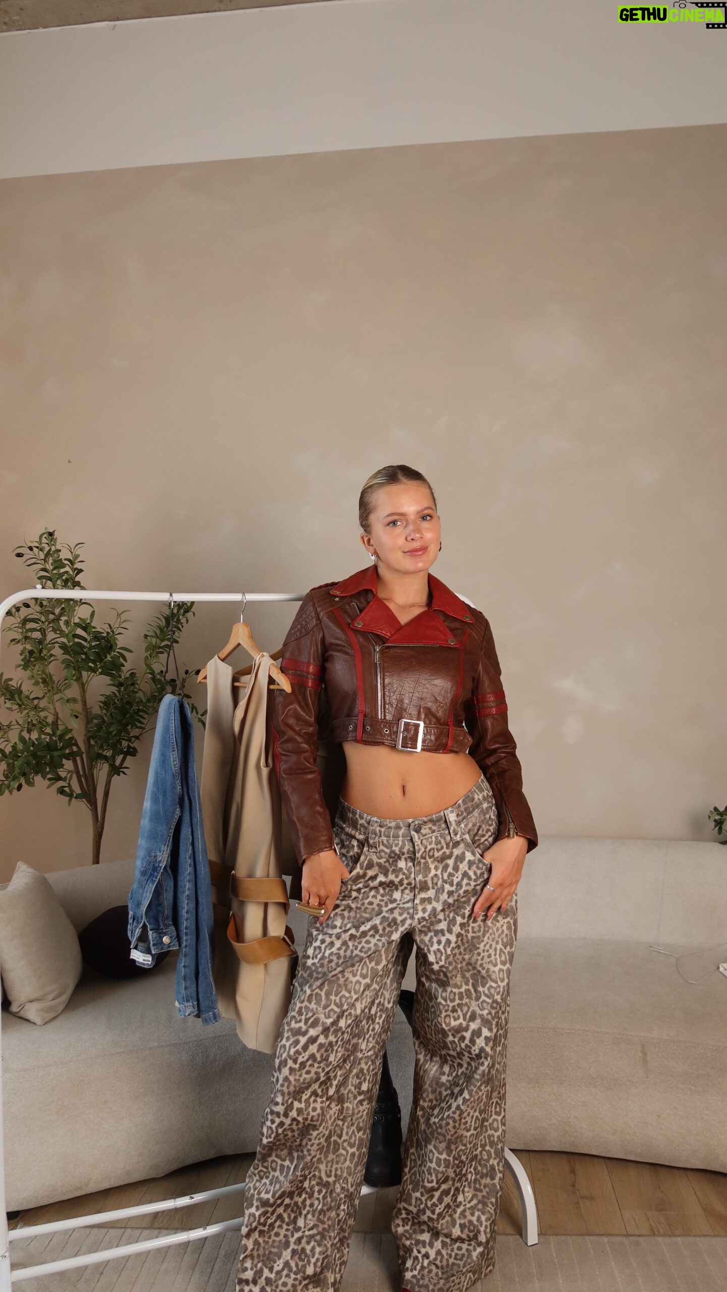 Tasha Ghouri Instagram - AD | I’ve been selling my pre-owned clothes for FREE on @ebay_uk! Using the money I’ve made, I’ve started building my summer wardrobe with some great finds, like this Jean Paul Gautier leather jacket! 💞💗 #eBay #ThingsPeopleLove
