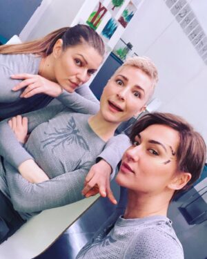 Tasya Teles Instagram - A little behind the scenes #the100 throwback.. 🤍  Beyond grateful for all the crazy memories we created both on and off screen… Shoutout to @ivanamilicevic for eyeing up my Nutella like it ain’t no thang.  I see you girl!  Get that peanut butter involved and you’re golden!

More #bts #Nutella moments to come… lol.  So many… 

@ivanamilicevic 
@lola_flanery 
@jessicanoelleharmon 
@linzzmorgan 
@marieavgeropoulos 
@shelby.flannery