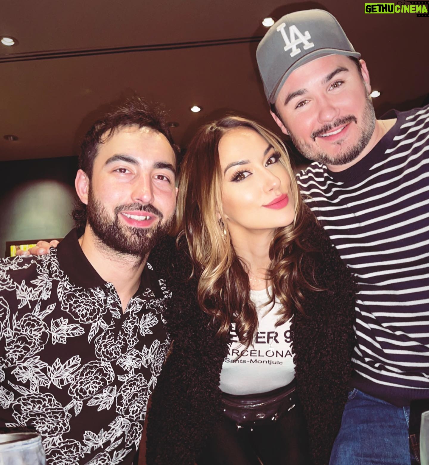 Tasya Teles Instagram - Memories from set… So proud to be a part of this incredible team, and this hilarious season. You know the #Bulldogs get those bums in seats. 💪 We love to win….and hate to lose. #AnythingToWin #HereWeGoNow