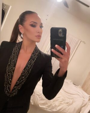 Tasya Teles Instagram - “Talk to me goose! I’m going to need a beer to put these flames out!” 🔥 

Who’s pumped for #TopGunMaverick to premier this week!? Wings up, flaps down, here we come! ✈️ @topgunmovie 

💄 @thesophiaporter 
👗 @intermixonline @oudparis 
💪 @platformprteam 
  @principalstalent
  @braveartistsmanagement