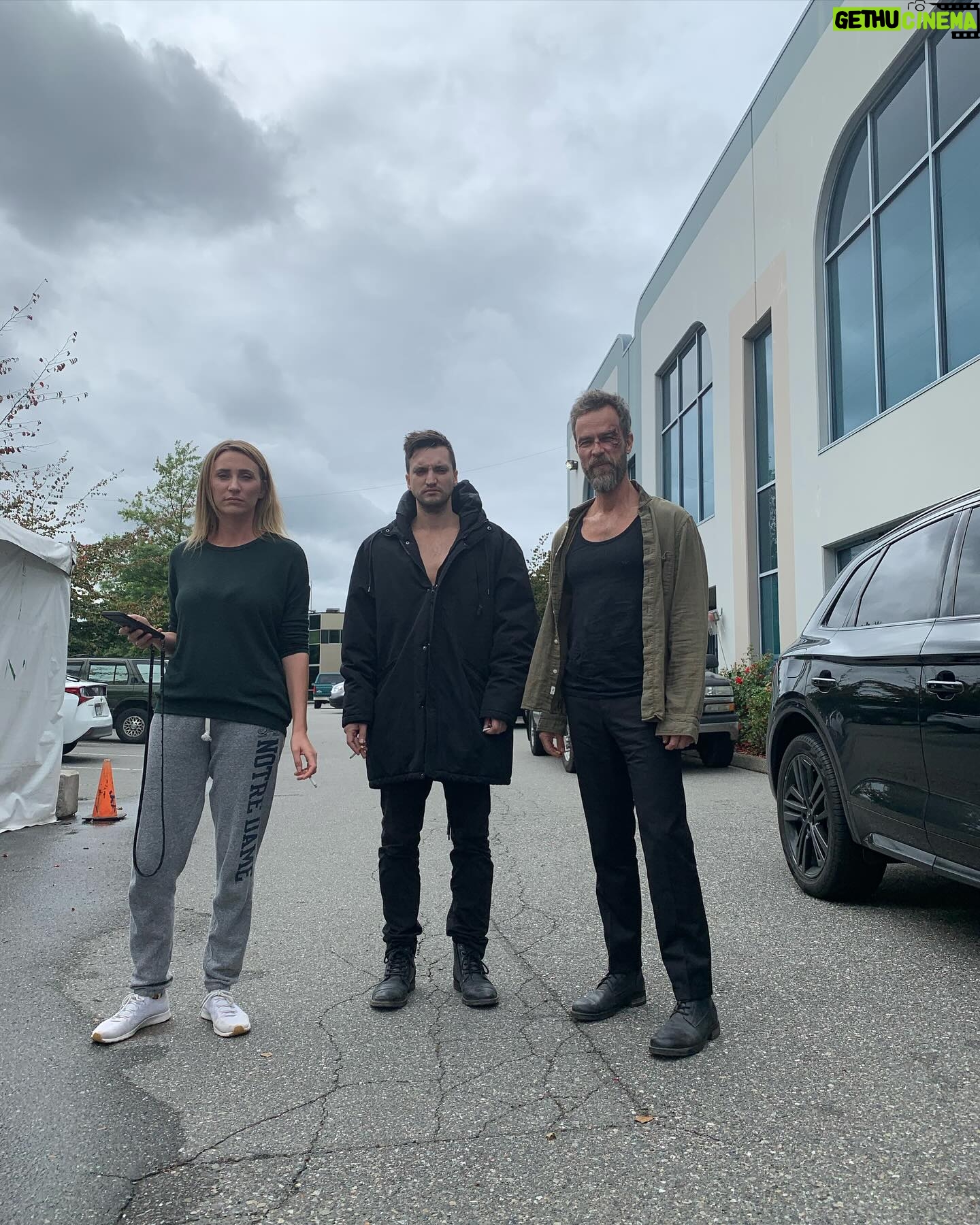 Tasya Teles - 217.2K Likes - Being an actor is weird. You work alone at home, memorizing lines, becoming different people in the privacy of your own space, putting it on tape — then book a role and all of a sudden you’re working with a team that quickly becomes family.
These muddy days in the trenches on #the100 will always be cherished as wild and beautiful days, that somehow flew by and became wild and beautiful memories.
So excited to be at @Conageddon with this weekend with some of the kru, though we all can’t be together, I hold the most profound gratitude for the enormous cast, and teams of writers and crew members on set that kept us all together . @cw_the100.
Featuring: @shelby.flannery @chuksta @elizajaneface @richardsharmon @jessicanoelleharmon @marieavgeropoulos @linzzmorgan @jrbourne1111 @elizajaneface @wildpip_morley