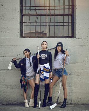 Tasya Teles Instagram - Let’s get focused!! PUCK DROPS THIS WEEK FOR #SHORESY S2 !!! 💪 Get ur sticks ready. 
➡️ September 29th The Bulldogs are back baby.  And we hate to lose. 

@shoresyhockey 
@cravecanada 
@newmetricmedia 

📷: @waldymartens 
💄 : #tracyjuliver 

#NatMiigZiig #Crave #Bulldogs #Nosho #TeamShoresy #hockey #🏒