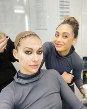 Tasya Teles Instagram - A little behind the scenes #the100 throwback.. 🤍  Beyond grateful for all the crazy memories we created both on and off screen… Shoutout to @ivanamilicevic for eyeing up my Nutella like it ain’t no thang.  I see you girl!  Get that peanut butter involved and you’re golden!

More #bts #Nutella moments to come… lol.  So many… 

@ivanamilicevic 
@lola_flanery 
@jessicanoelleharmon 
@linzzmorgan 
@marieavgeropoulos 
@shelby.flannery