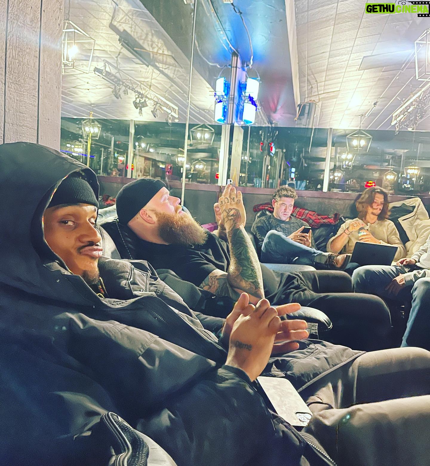 Tasya Teles Instagram - Memories from set… So proud to be a part of this incredible team, and this hilarious season. You know the #Bulldogs get those bums in seats. 💪 We love to win….and hate to lose. #AnythingToWin #HereWeGoNow