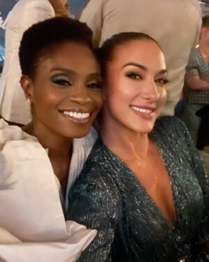 Tasya Teles Instagram - Look who I found at the @entertainmentweekly party last weekend!! 👀👀👀👀

Ouf, I miss working alongside this beautiful talented powerhouse.  Rocking that red carpet like it ain’t no thang.  So much love for you!  Miss you tons 🤍🤍🤍

Checkout @adinaporter on her new show @papergirlsonpv 🔥💪💥

#SDCC 
#SDCC2022 
#Comiccon 
#Reunion