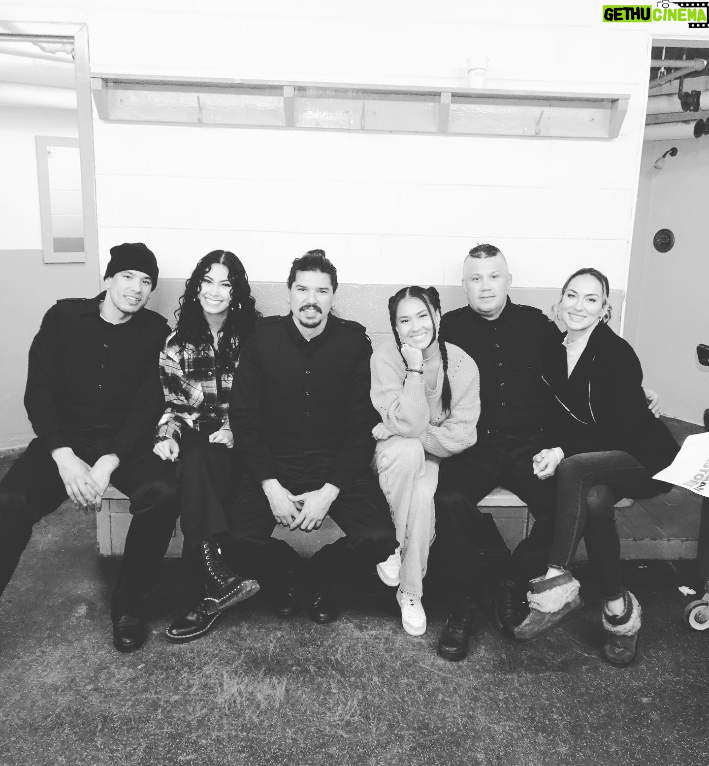 Tasya Teles Instagram - Memories from set… So proud to be a part of this incredible team, and this hilarious season. You know the #Bulldogs get those bums in seats. 💪 We love to win….and hate to lose. #AnythingToWin #HereWeGoNow