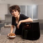Tatá Werneck Instagram - Posso confirmar mais uma vez como a Airfryer Philips Walita é ideal para qualquer mood? Uma não, cinco vezes! Passe para o lado e veja como a Airfryer número 1 do mundo é perfeita para todos, com tecnologia exclusiva da estrela, a RapidAir, rápida e super silenciosa. E não esqueça, se não tem estrela, NÃO É A ORIGINAL** @philipswalitabrasil! Agora, acesse o site walita.com.br e não deixe de usar o meu cupom TATA para ter 10% off até mesmo em descontos já ativos no site. #Publicidade #PhilipsWalita #Airfryer *Fonte: Euromonitor International Ltd; air fryers de acordo com a definição da categoria de fritadeiras sem óleo, segundo definições da categoria de fritadeiras elétricas; vendas no varejo em valor, dados de 2023, pesquisa realizada em Fevereiro de 2024. **Philips Walita foi a primeira marca a lançar a Airfryer no Brasil.