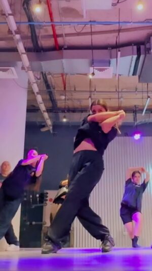 Tati Fernández Instagram - volviendo🤍 @connyazuadancefactory