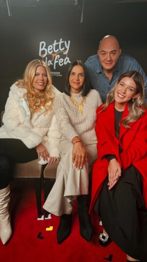 Tati Fernández Instagram - Que les preguntarías? 👀
Tuve la oportunidad de conversar con @actriznatalia @actorjulian @lornacepeda de #BettyLaFea ❤️
Gracias @primevideolat por la oportunidad 🙏🏼 #ad