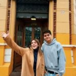 Tati Fernández Instagram – Este sábado 25 y domingo 26 de mayo, es el fin de semana del patrimonio nacional. La Peluqueria Francesa es un lugar para recorrer, comer, disfrutar.
Gracias a @oliverbornercerda @tatiifernandez por apoyar este proyecto histórico de mirar la memoria de nuestra cultura y tradición. Venga a vivir una bella historia.
La comunidad crea cultura. Barrio Yungay bello y único.
@peluqueriafrancesa
