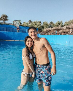 Tati Fernández Instagram - Feliz día de San Valentín 💝 Disfrutamos cada momento juntos durante estos 4 años de relación. Que esto sea eterno 🤍

Espero estén disfrutando a sus seres amados. No solo hoy sino todos los días del año ❤️🙌🏻