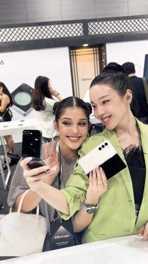 Tati Fernández Instagram - ¡Exclusivo! #GalaxyUnpacked 2023 de @SamsungChile junto a @TatiiFernandez y @FranChekal desde Corea conociendo los nuevos integrantes de la familia #Galaxy.

#GalaxyZFold5 #GalaxyZFlip5 #GalaxyWatch6 #GalaxyTabS9 #SamsungChile #SamsungUnpacked #Samsung #Seoul #CoreaDelSour