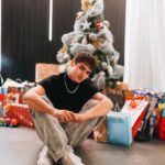 Tati Fernández Instagram – Feliz navidad 🎄… Disfruten junto a sus seres queridos! Pd: Estamos felices porque es la primera Navidad en nuestro terreno❤️