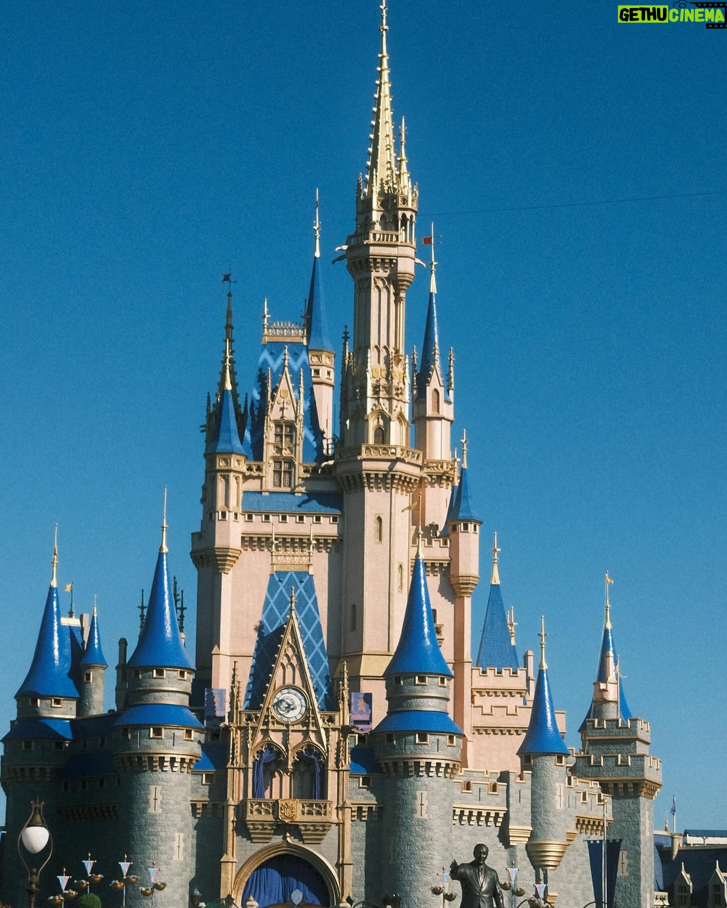 Tati Fernández Instagram - Si puedes soñarlo, puedes hacerlo 🏰🤍
