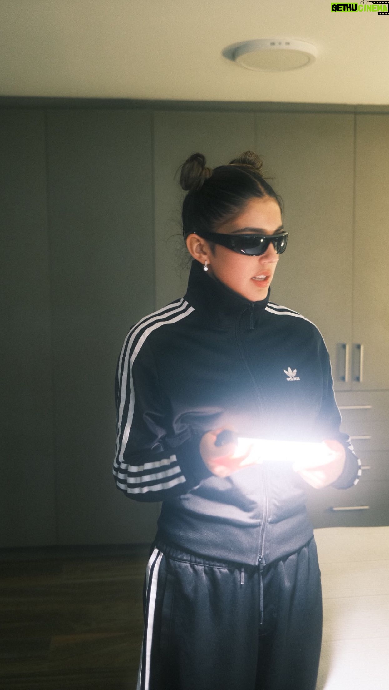 Tati Fernández Instagram - 👀¿Sabías que la App Smartthings de Samsung la puedes bajar en cualquier dispositivo móvil y te permitirá conectar tus electrodomésticos y así puedas hacer tu casa más smart?. 🤩La App se transformará en tu mejor aliado, porque podrás controlar y recrear tus propias rutinas y simplifica tu vida en el hogar. Descarga la app desde Play Store y ¡Listo!❤️ @SamsungChile #HazloSmartthings #EstoEsPublicidad