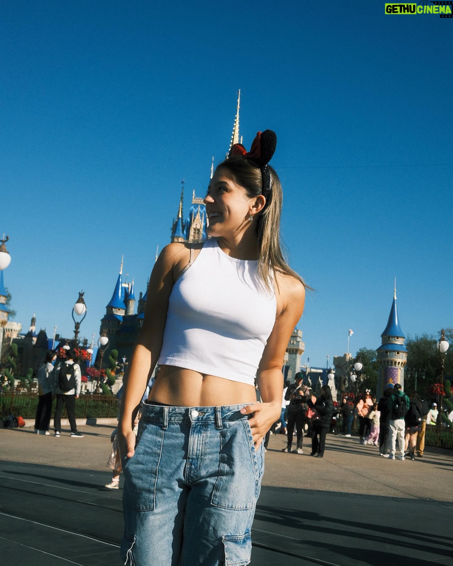 Tati Fernández Instagram - Si puedes soñarlo, puedes hacerlo 🏰🤍