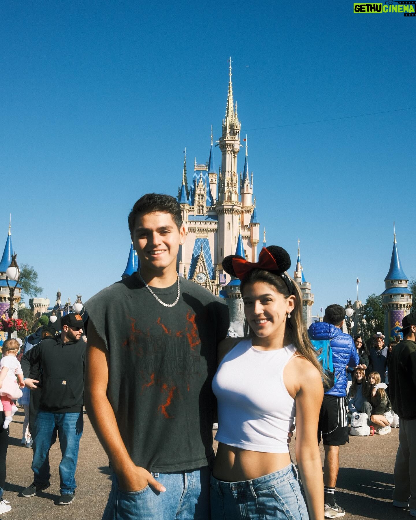 Tati Fernández Instagram - Si puedes soñarlo, puedes hacerlo 🏰🤍