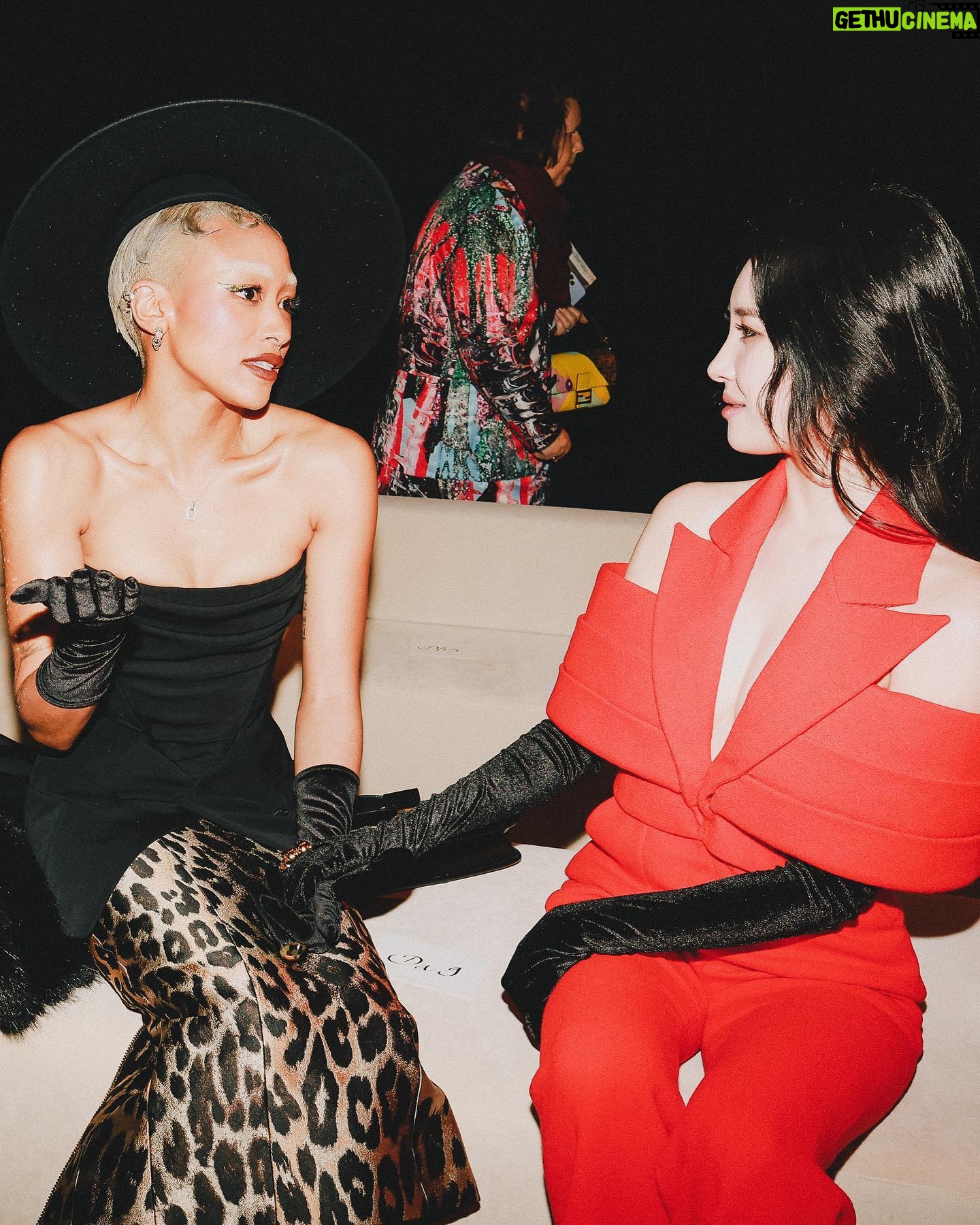 Tati Gabrielle Instagram - Quel rêve 🥰 Merci beaucoup @Balmain for making my first #PFW everything I could have asked for and more. Still reeling from it all. Félicitations pour une autre collection incroyable @olivier_rousteing. Ce fut un honneur et un rêve de vous rencontrer. Merci de me recevoir. 🙏🏽 🤍 Until the next time, Paree 💋🇫🇷 📸photo creds: @jeffthibodeauco @marcmpatrick
