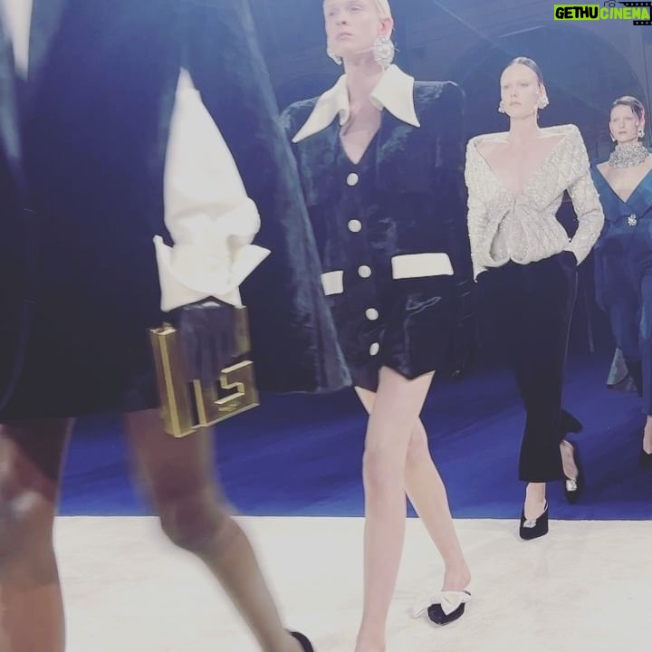 Tati Gabrielle Instagram - Quel rêve 🥰 Merci beaucoup @Balmain for making my first #PFW everything I could have asked for and more. Still reeling from it all. Félicitations pour une autre collection incroyable @olivier_rousteing. Ce fut un honneur et un rêve de vous rencontrer. Merci de me recevoir. 🙏🏽 🤍 Until the next time, Paree 💋🇫🇷 📸photo creds: @jeffthibodeauco @marcmpatrick