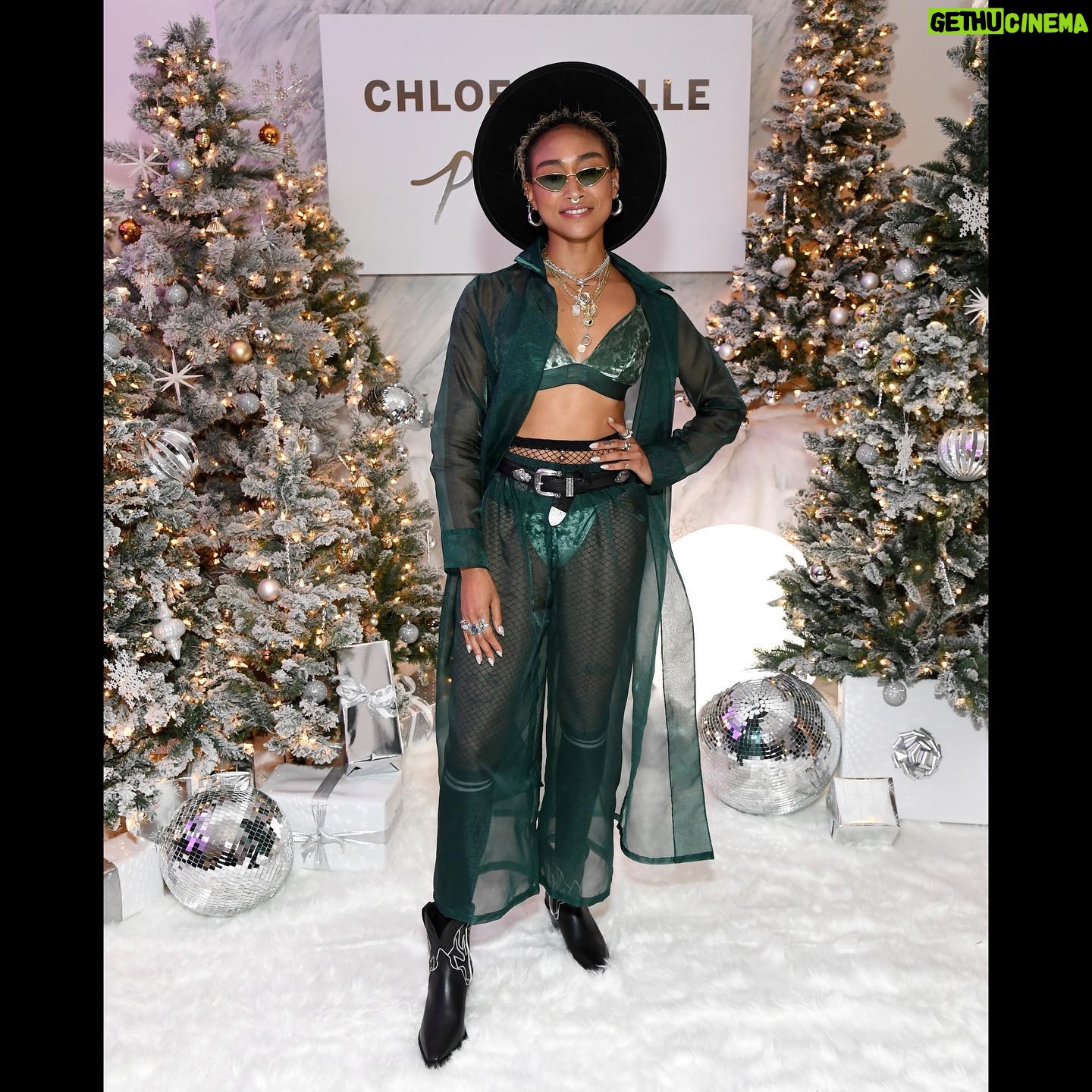 Tati Gabrielle Instagram - photo dump from last night 🙃🎄 Thank you @vspink and @chloebailey X @hallebailey for inviting me to such a sweet holiday kickoff! @itsbenniefelix and I had a wonderful time. there’s always a lovely warm energy whenever you two girls are around 💕 and thank you for the super cozy holiday threads! the snuggle will be SO REAL this season, it’s already begun🎄🥰