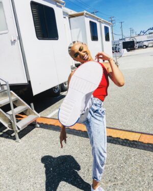 Tati Gabrielle Instagram - Shouts out to @puma for the kicks 😉😏