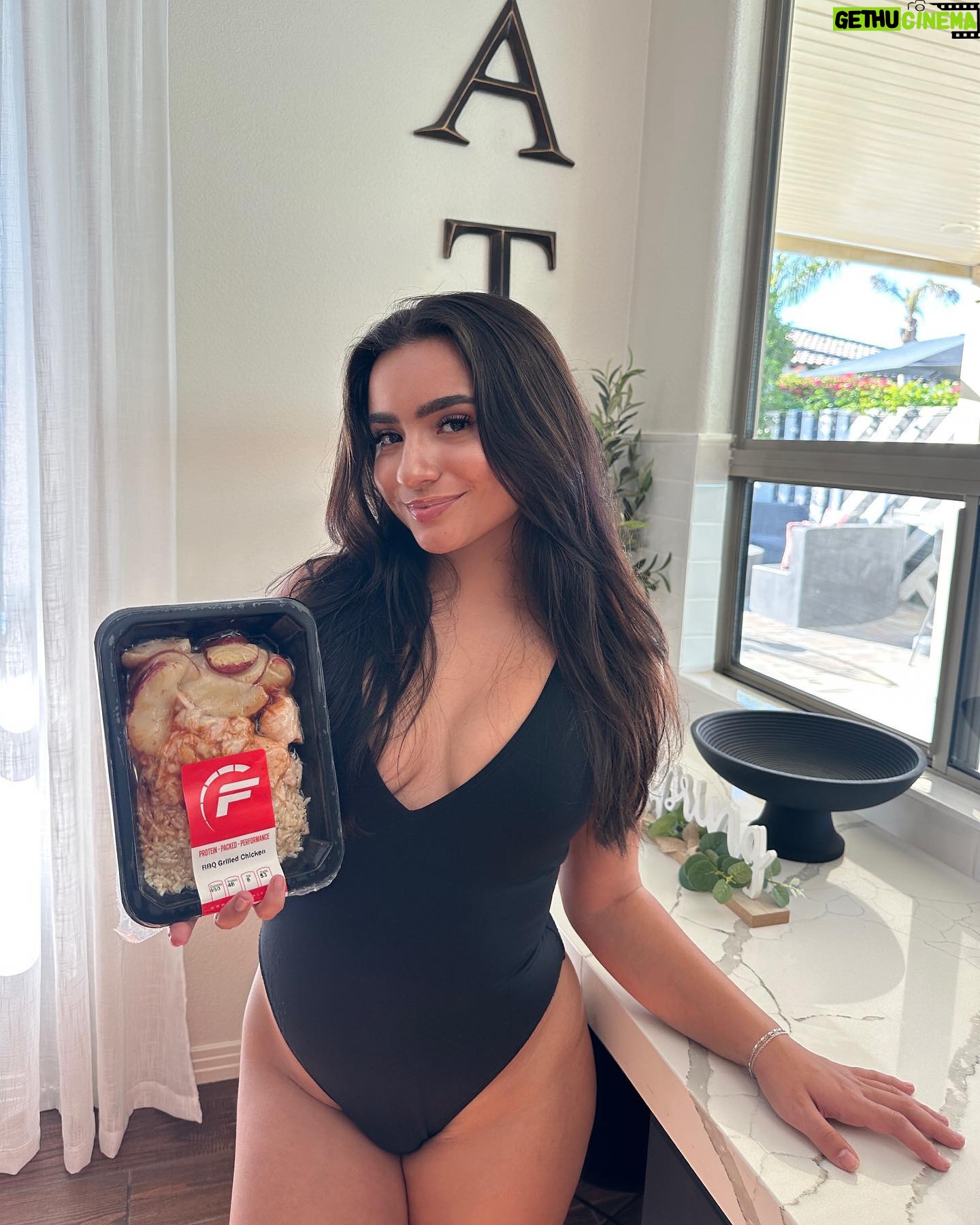 Tati McQuay Instagram - Having delicious meals prepped from @fuelmeals has been my favorite thing and makes everything so much easier 🤍 Pick your favorite meals & checkout using my discount code: TATI30