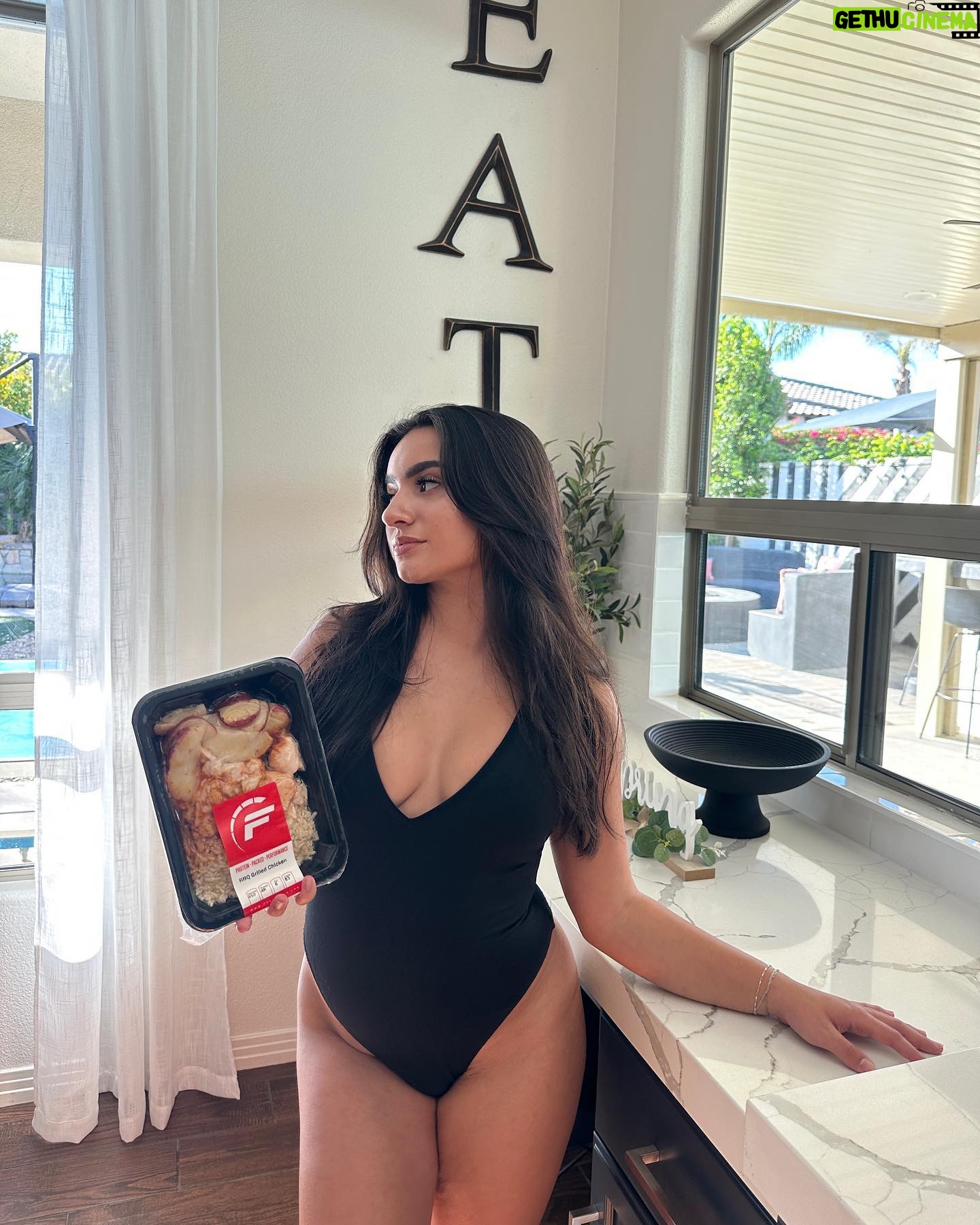 Tati McQuay Instagram - Having delicious meals prepped from @fuelmeals has been my favorite thing and makes everything so much easier 🤍 Pick your favorite meals & checkout using my discount code: TATI30