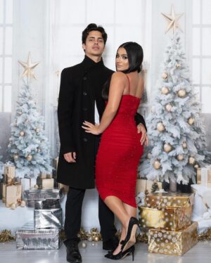 Tati McQuay Instagram - happy holidays from us 💌🎄

shot by: @niftyshots