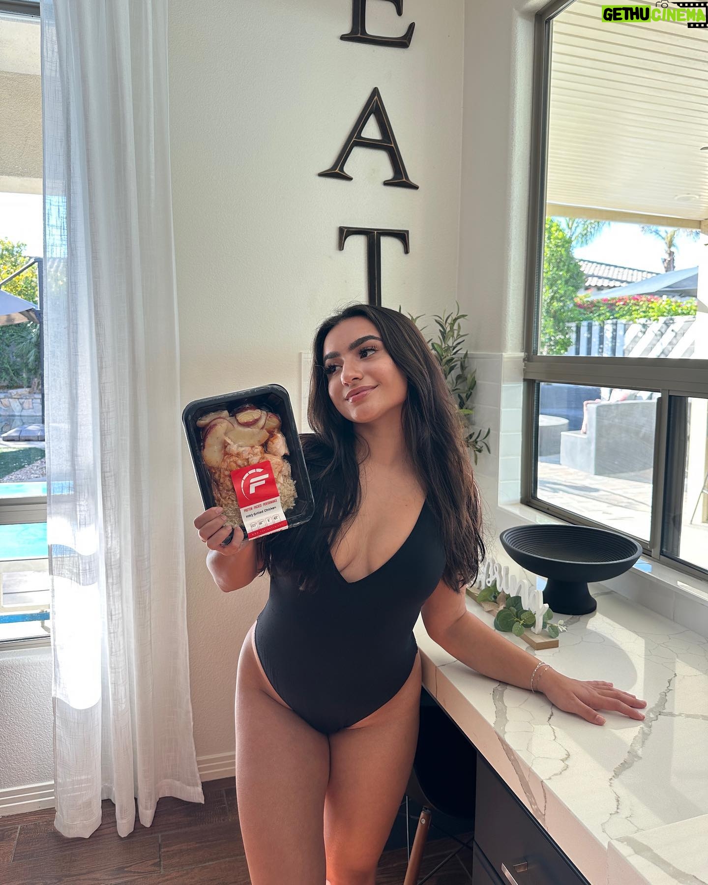 Tati McQuay Instagram - Having delicious meals prepped from @fuelmeals has been my favorite thing and makes everything so much easier 🤍 Pick your favorite meals & checkout using my discount code: TATI30
