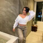 Tati McQuay Instagram – Alexa play ‘Big Difference’ by Nicki Minaj 💸 @prettylittlething #PLTpartner 

Top – sku code (CNG7240)
Pants – sku code (CNG8769)