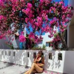 Tatiana-Laurence Delarue Instagram - 🌺L'âme est une fleur délicate exposée au vent de la destinée. Les brises du matin la secouent et les gouttes de rosée lui ploie le cou🌺 @paulmariecrete L'unique lieu de toutes mes destinations où j'ai pu voir des #bougainvillier si extraordinairement magnifique #bougainvillea 👙 by @swimoon_fr (ils changent de couleur à la lumière, au soleil🌞) #crete #grece #travel #holiday #paulmarieapartments