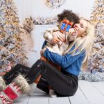 Tatiana-Laurence Delarue Instagram - De belles fêtes de fin d'année à vous tous... Le plein de bisous et de chocolats 🍫 🎅. Tu as transformé pour la 3 ème fois, ce Noël 2023 en Magie, mon petit lutin de mon Amour❄️☃️🎁🎄 Love #christmas #myson