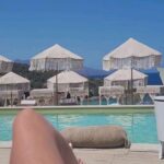 Tatiana-Laurence Delarue Instagram - 🇬🇷Après les sensations fortes d'hier... À la découverte des plus belles plages de #crete et elles sont plus sublimes les unes que les autres 🌊 D'un bleu unique, sauvage, eaux très très chaudes et translucides, sable fin de différents coloris, divine mer #mediterranee #grece #greece si envoûtante 💙🩵💦 🍹Et vous, quel est votre cocktail 🍸 ou boisson favorite? #crete #grece #travel #holiday