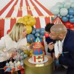 Tatiana-Laurence Delarue Instagram - Matinée, baptême de Newt et maintenant, c'est le moment de fêter ton premier anniversaire 🎂 mon garçon d'amour, avec ta famille, tes amis..... 🎊1 An🎉 Déjà......🤱🏼 bouuuuuuuuuu Ce premier #anniversaire est sur le thème du #cirque 🎪 La salle de réception est assez grande, nous avons pu te réaliser un côté baptême🤍, tout de blanc immaculé et, de l'autre côté #circus avec ton chapiteau pour inviter tes cousins, copains.....🎪 Le 19 Février 2023, 2 événements inoubliables ce même jour 💭 En route pour tes 2 ans Mon Ange.💨 Apré bèf la sé ou🎶🎵